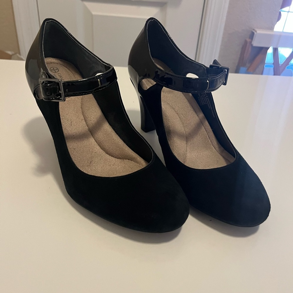 Black mary jane pumps - memory foam. Size 6